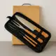 Kit Churrasco com Faca, Garfo, Pegador e Bolsa Profissional Churrasqueiro e Tábua de Bambu com alça em oferta