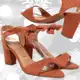 Sandália Vizzano Salto Grosso Laço Suede Feminina em oferta