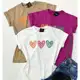 Camiseta T-shirt Feminina Estampada 3 Coração Colorido em oferta