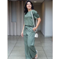 Imagem da promoção CONJUNTO SUEDE CALÇA PANTALONA CINTURA ALTA E BLUSA MANGA PRINCESA PLISSADA