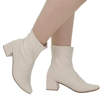 Imagem da promoção Bota Feminina com Stretch Cano Curto Salto Grosso e Bico Fino Moda Fashion 067