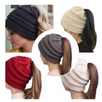 Imagem da promoção Kit Touca Gorro De Lã Com Furo Para Rabo Cavalo (Feminina) Quentinha Inverno Frio Estilo e Cachecol