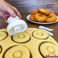 Imagem da promoção Cortador Modelador De Donuts Com Pinça Para Cobertura Prático E Fácil
