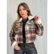 Casaco Jaqueta Cropped Xadrez com Bolso e Botões em oferta